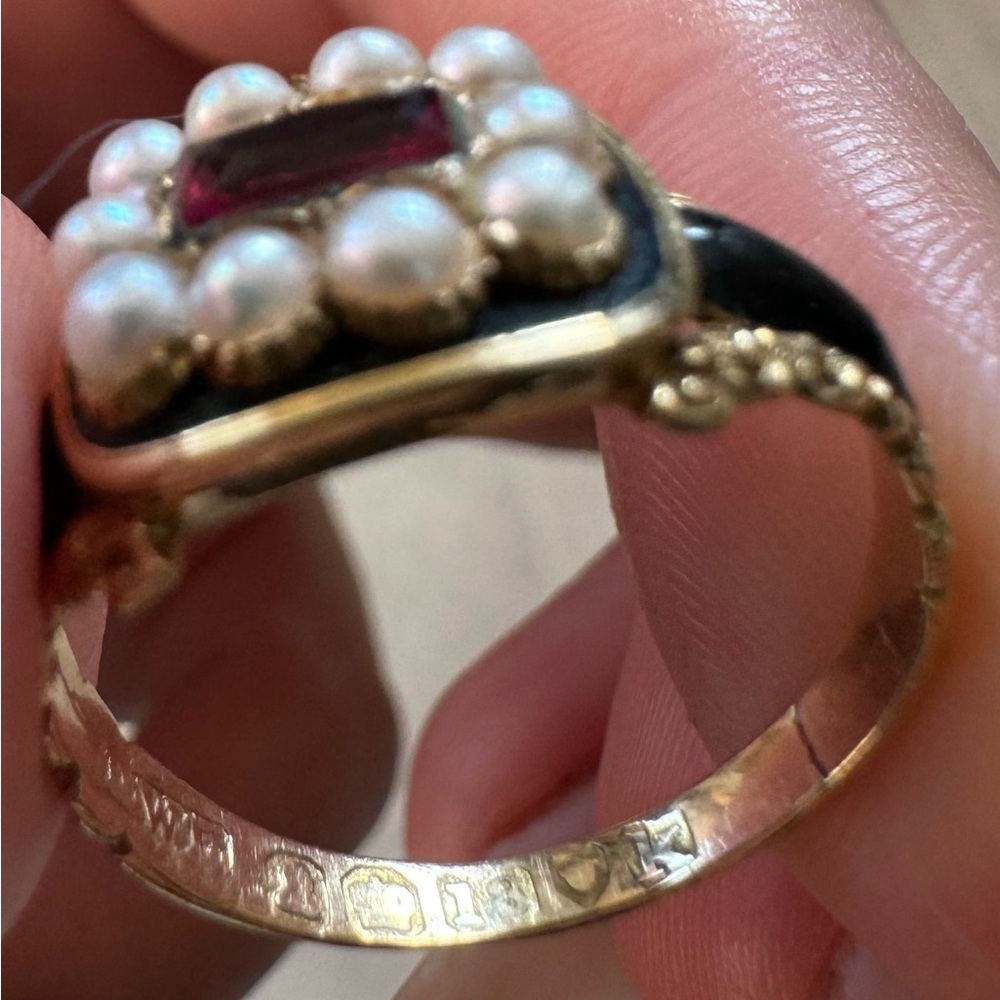English Regency/Victorian Era 18k Ruby, Seed pearl, & Enamel Mourning Ring - Picture 7 of 8